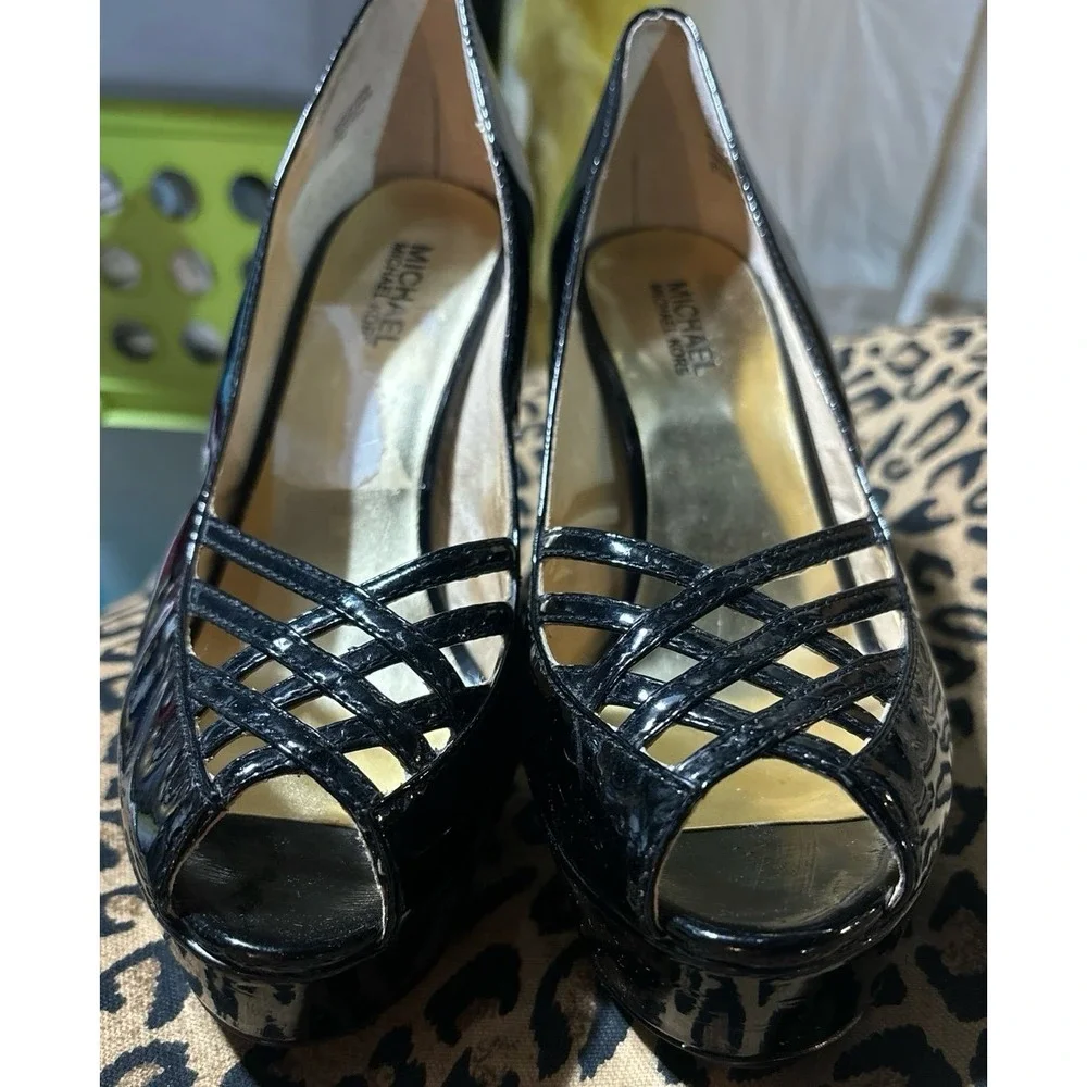 Michael Kors Black Shiny Patent Leather Platform Stiletto Pumps Heels, Size‎ 8.5